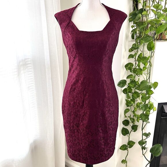 Roz & Ali Dresses & Skirts - Roz & Ali Plumb Purple Floral Lace Applique Pencil Dress Fully Lined - Size 4